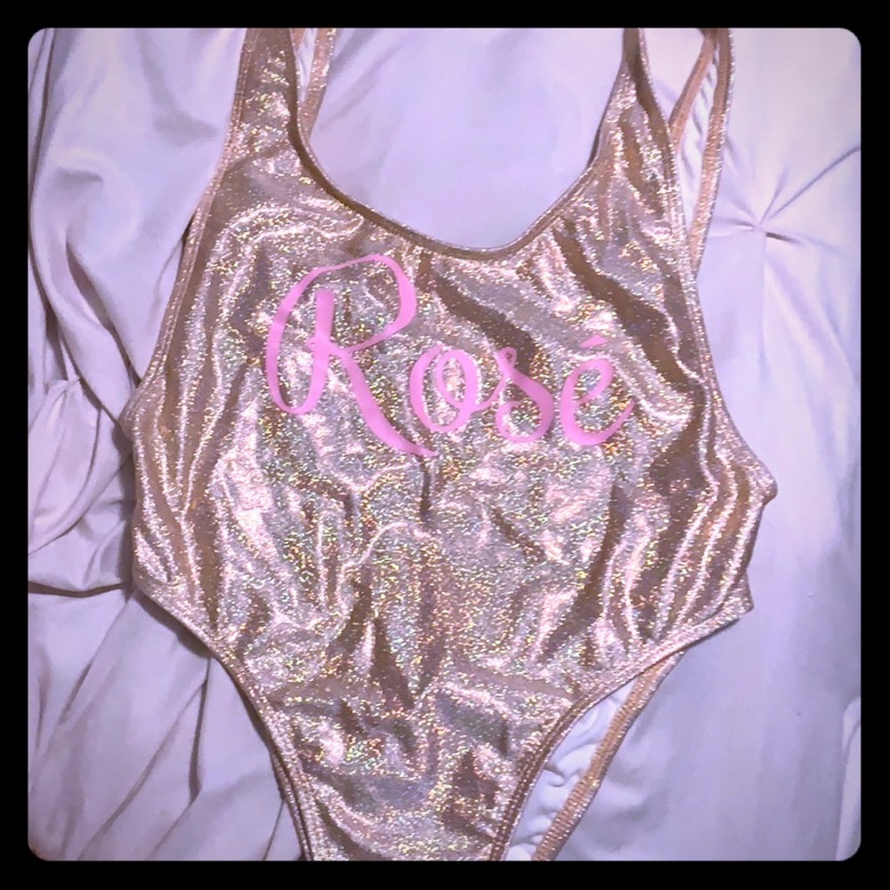 One piece swim wear